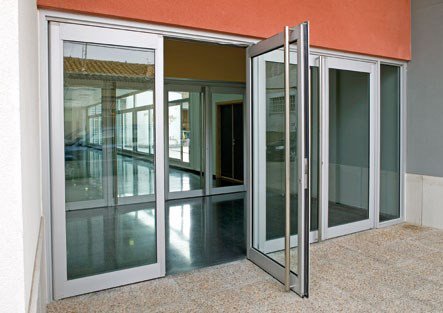TECHNAL: PUERTAS