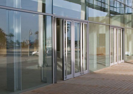 TECHNAL: PUERTAS