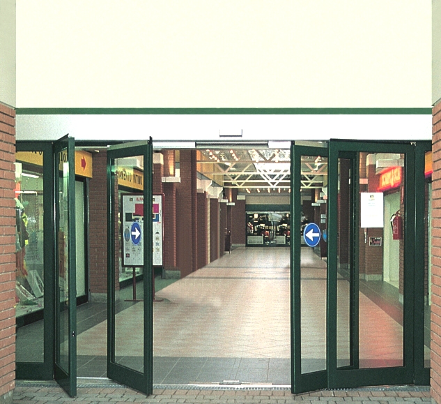 PUERTA AUTOMÁTICA BATIENTE